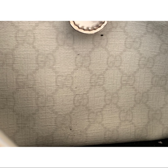 Gucci Signature White Handbag - Picture 8 of 9